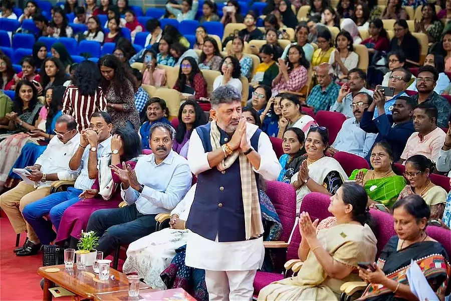 नागरिक चेतना होनी चाहिए: D.K. Shivakumar नागरिक चेतना होनी चाहिए: D.K. Shivakumar