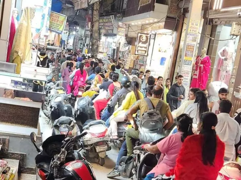 Haryana : त्योहारी सीजन के दौरान पानीपत के बाजारों में वाहनों के प्रवेश पर पुलिस ने लगाई रोक Haryana : त्योहारी सीजन के दौरान पानीपत के बाजारों में वाहनों के प्रवेश पर पुलिस ने लगाई रोक