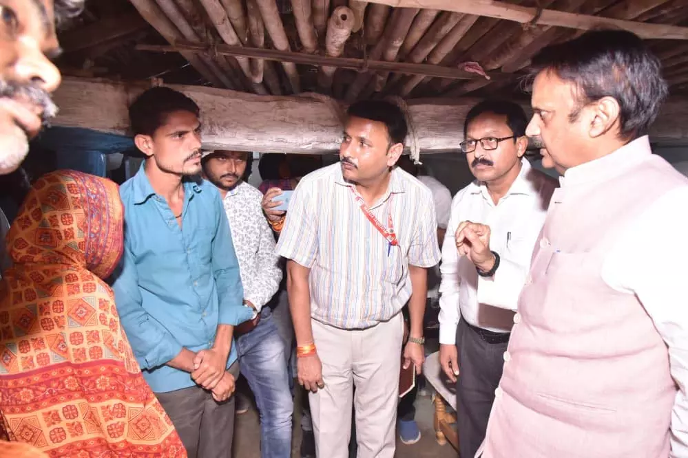 Betul: उप मुख्यमंत्री शुक्ल ने आमला में पीड़ितों को सांत्वना दी Betul: उप मुख्यमंत्री शुक्ल ने आमला में पीड़ितों को सांत्वना दी