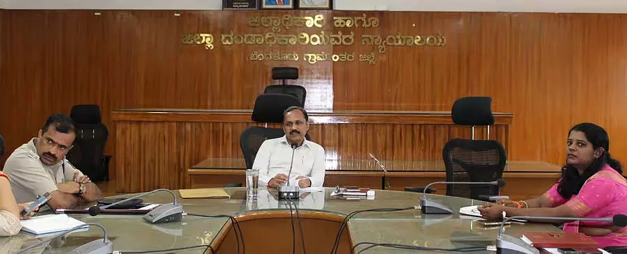 Devanahalli : पटाखों की बिक्री के लिए अनुमति अनिवार्य Devanahalli : पटाखों की बिक्री के लिए अनुमति अनिवार्य