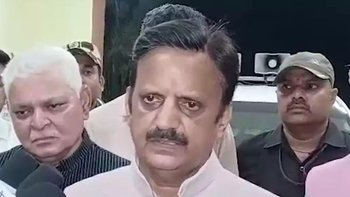 Bhopal: उप मुख्यमंत्री शुक्ल ने किया कफ सिरप मामले में कार्रवाई का जायजा Bhopal: उप मुख्यमंत्री शुक्ल ने किया कफ सिरप मामले में कार्रवाई का जायजा