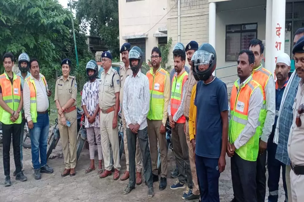 Maihar: मैहर में अवैध शराब पर पुलिस की कार्रवाई, 61 लीटर शराब जब्त Maihar: मैहर में अवैध शराब पर पुलिस की कार्रवाई, 61 लीटर शराब जब्त