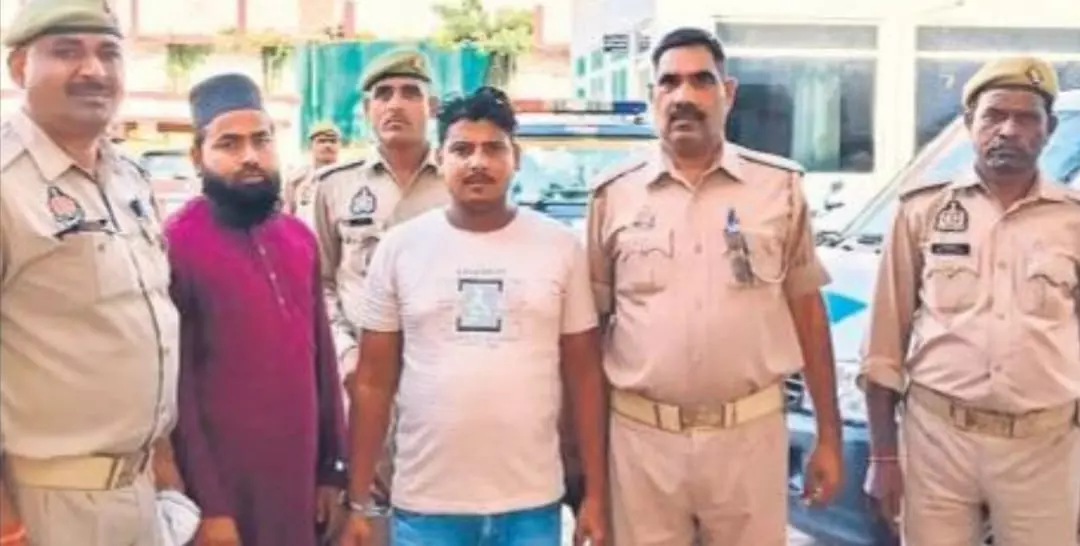 Bareilly: तौकीर के सहयोगी गिरफ्तार, जेल में बंद किए गए Bareilly: तौकीर के सहयोगी गिरफ्तार, जेल में बंद किए गए