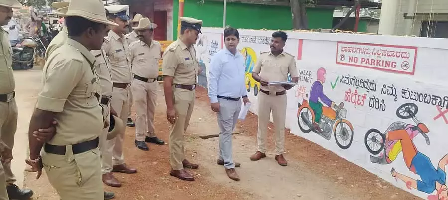 सर्वश्रेष्ठ पुलिस थानों की सूची: सिरिगेरी के साथ अधिकारियों की झड़प सर्वश्रेष्ठ पुलिस थानों की सूची: सिरिगेरी के साथ अधिकारियों की झड़प