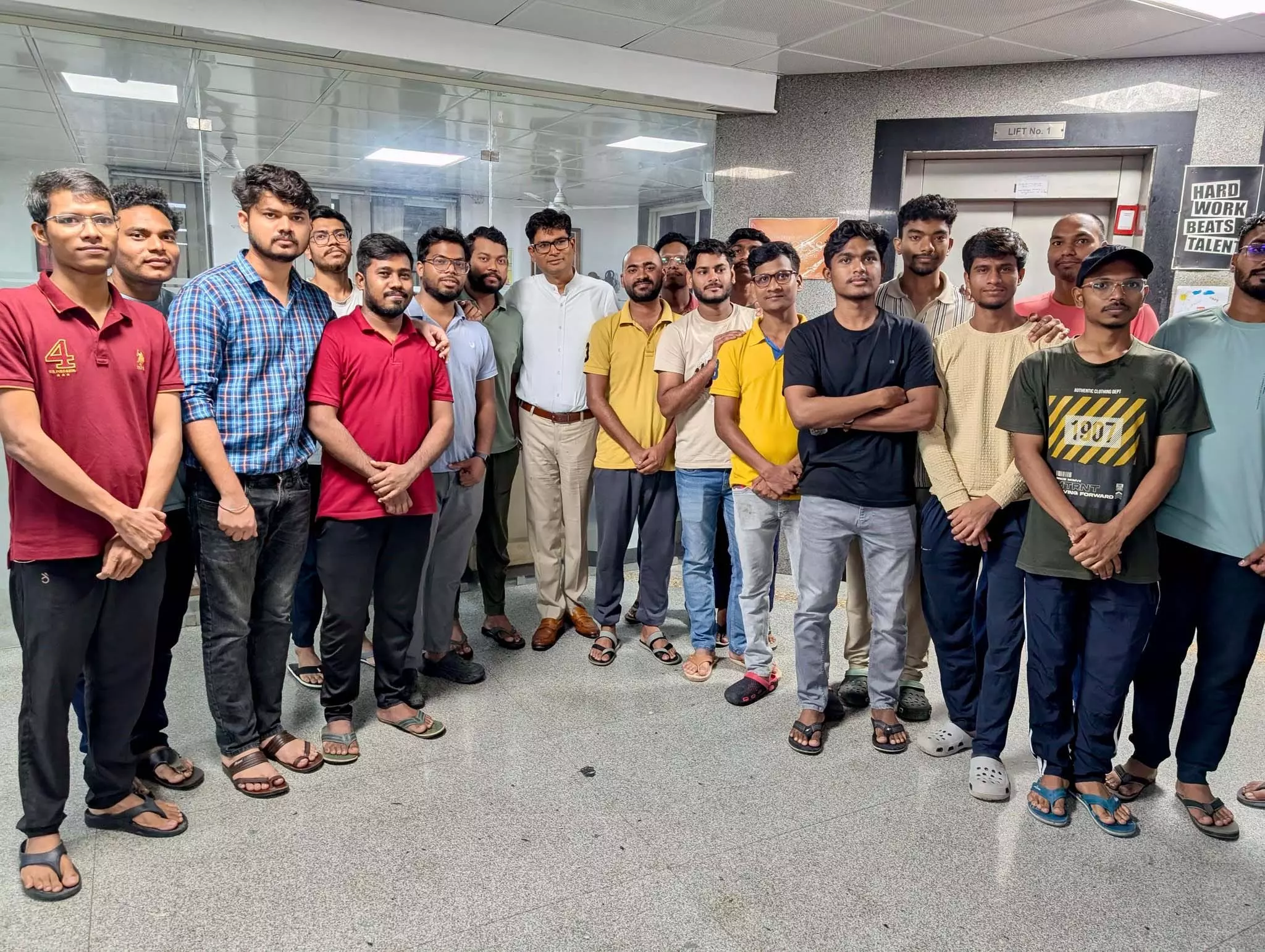 ट्रायबल यूथ हॉस्टल में UPSC की तैयारी कर रहे छत्तीसगढ़ के युवाओं से मिले मंत्री OP चौधरी ट्रायबल यूथ हॉस्टल में UPSC की तैयारी कर रहे छत्तीसगढ़ के युवाओं से मिले मंत्री OP चौधरी