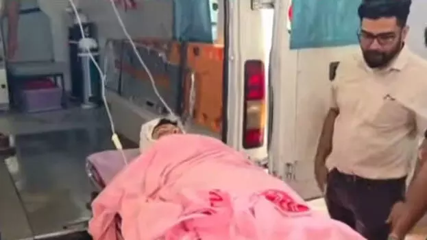 kerala: अमीबा संक्रमण से मरी बच्ची के पिता ने डॉक्टर पर किया हमला kerala: अमीबा संक्रमण से मरी बच्ची के पिता ने डॉक्टर पर किया हमला