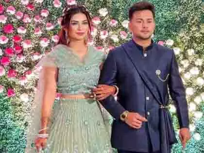 अवेज़ दरबार और नगमा मिराजकर की अंगूठी की तस्वीर से शादी की अटकलें तेज़ अवेज़ दरबार और नगमा मिराजकर की अंगूठी की तस्वीर से शादी की अटकलें तेज़