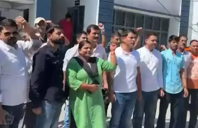 Haldwani: अव्यवस्था के चलते जल जीवन मिशन में ग्रामीण प्रदर्शन Haldwani: अव्यवस्था के चलते जल जीवन मिशन में ग्रामीण प्रदर्शन