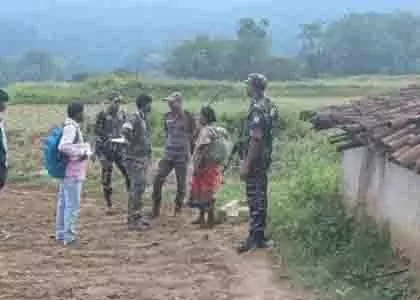 Jharkhand: जादू-टोना के शक में एक ही परिवार के 3 लोगों की हत्या Jharkhand: जादू-टोना के शक में एक ही परिवार के 3 लोगों की हत्या