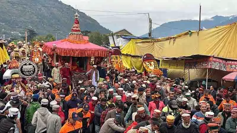 धार्मिक उत्साह के बीच सप्ताह भर चलने वाला Kullu दशहरा संपन्न धार्मिक उत्साह के बीच सप्ताह भर चलने वाला Kullu दशहरा संपन्न