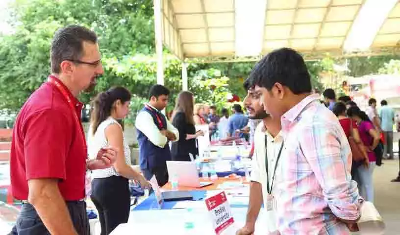 US और ब्रिटेन के वीज़ा प्रतिबंधों के बीच तेलुगु छात्र न्यूज़ीलैंड और जर्मनी का रुख कर रहे US और ब्रिटेन के वीज़ा प्रतिबंधों के बीच तेलुगु छात्र न्यूज़ीलैंड और जर्मनी का रुख कर रहे