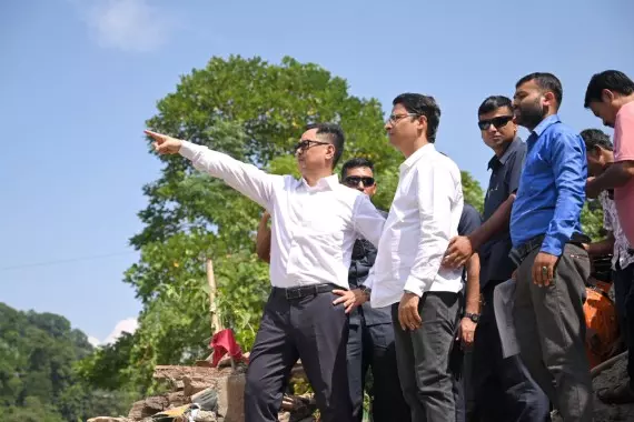 Sikkim : भूस्खलन से हुए नुकसान का आकलन करने के लिए रिजिजू ने बिजनबाड़ी-पुलबाजार का दौरा किया Sikkim : भूस्खलन से हुए नुकसान का आकलन करने के लिए रिजिजू ने बिजनबाड़ी-पुलबाजार का दौरा किया