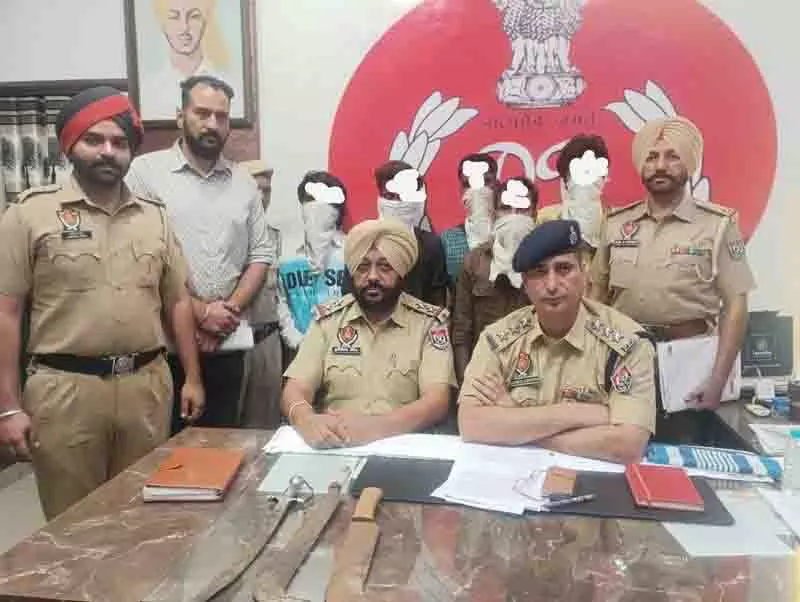 Ludhiana: लुटेरों के गिरोह का भंडाफोड़, पांच पुलिस के शिकंजे में Ludhiana: लुटेरों के गिरोह का भंडाफोड़, पांच पुलिस के शिकंजे में