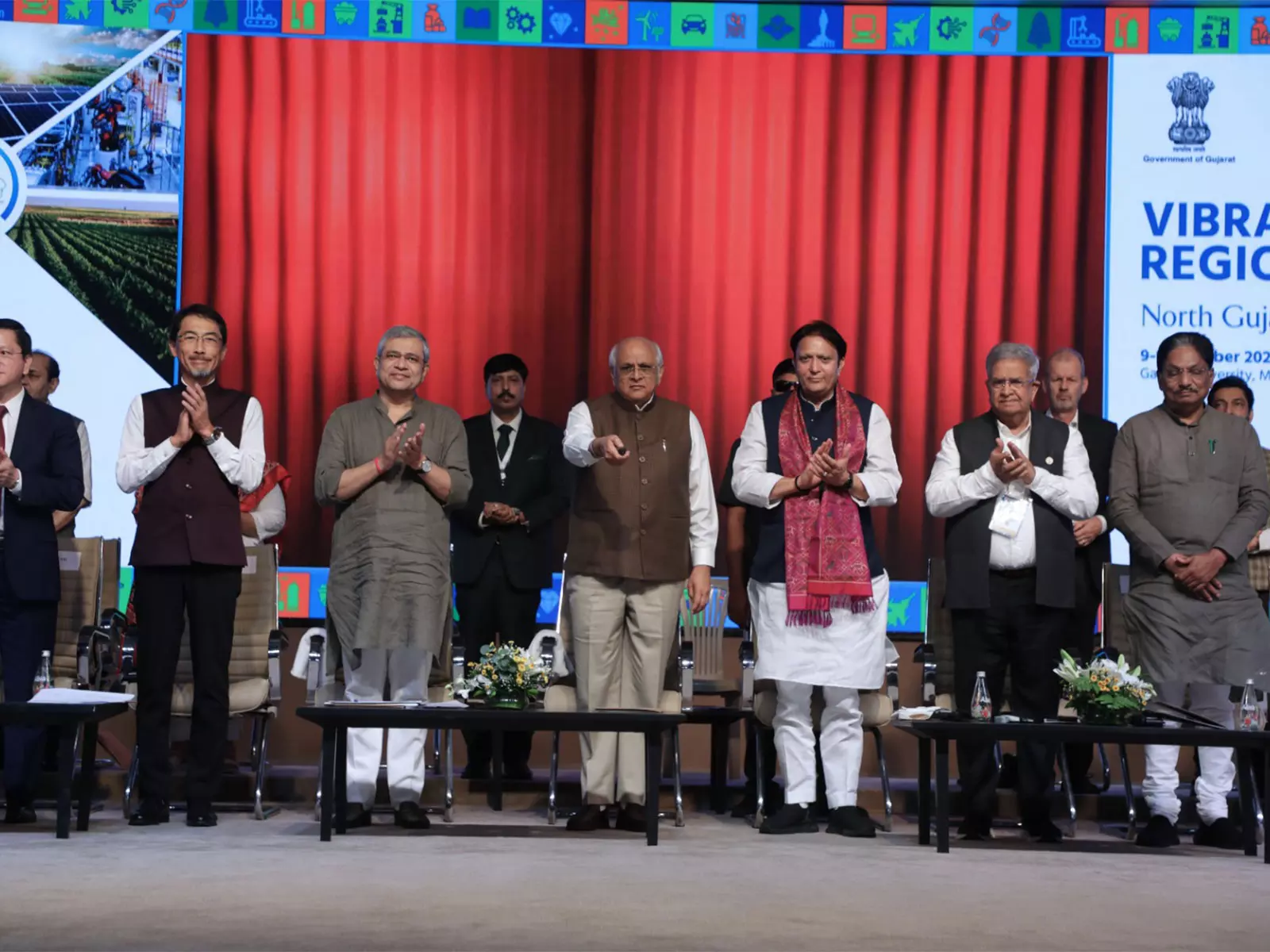 Vaishnav ने वाइब्रेंट गुजरात सम्मेलन में व्यापार शो खोला Vaishnav ने वाइब्रेंट गुजरात सम्मेलन में व्यापार शो खोला