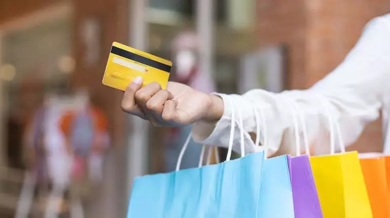 इस दिवाली अपने credit score को नुकसान पहुंचाए बिना कैसे करें शानदार खरीदारी? इस दिवाली अपने credit score को नुकसान पहुंचाए बिना कैसे करें शानदार खरीदारी?