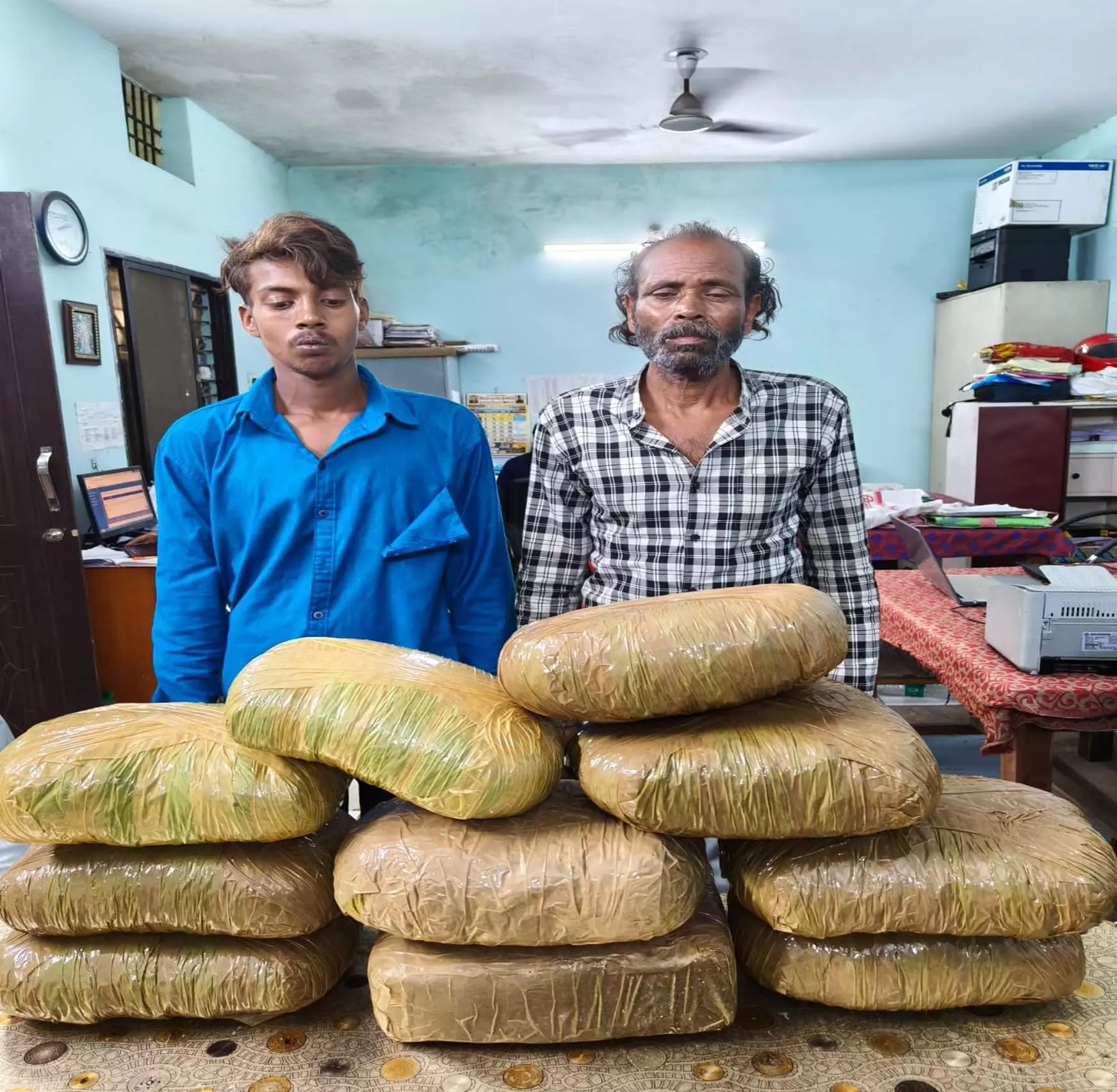 रायपुर में ऑपरेशन निश्चय की बड़ी कार्रवाई, 2 गांजा तस्कर गिरफ्तार रायपुर में ऑपरेशन निश्चय की बड़ी कार्रवाई, 2 गांजा तस्कर गिरफ्तार