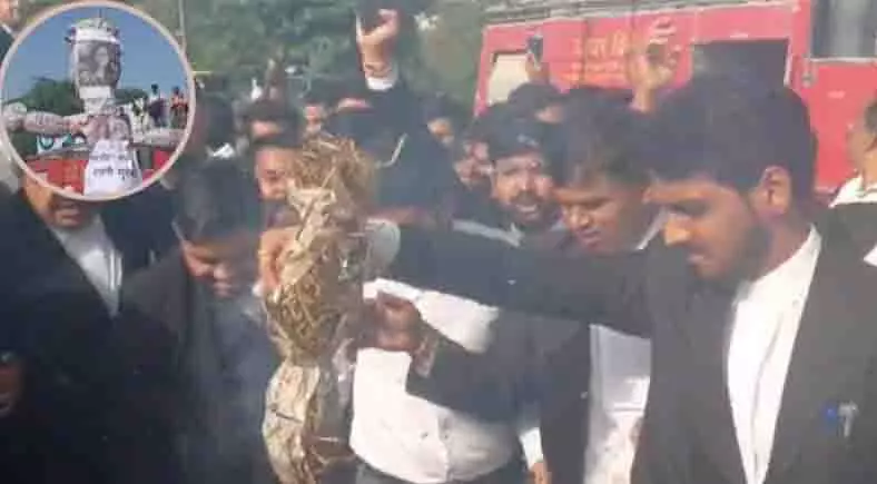 Gwalior: अंबेडकर प्रतिमा मामले में एफआईआर को लेकर वकीलों का प्रदर्शन Gwalior: अंबेडकर प्रतिमा मामले में एफआईआर को लेकर वकीलों का प्रदर्शन