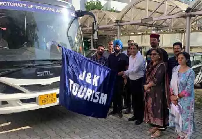 JAMMU: पर्यटन निदेशक ने ऐथेम में पैराग्लाइडिंग प्रशिक्षण पाठ्यक्रम का उद्घाटन किया JAMMU: पर्यटन निदेशक ने ऐथेम में पैराग्लाइडिंग प्रशिक्षण पाठ्यक्रम का उद्घाटन किया