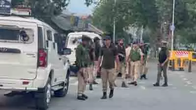 J&K: नौकरी धोखाधड़ी मामले में कुलगाम और पुलवामा में छापेमारी J&K: नौकरी धोखाधड़ी मामले में कुलगाम और पुलवामा में छापेमारी