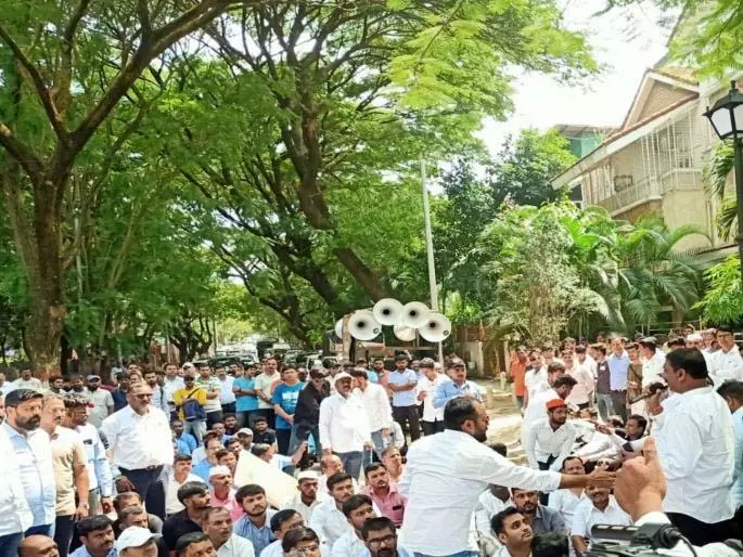 ट्रैफिक-फ्री चाकन एक्शन कमेटी ने PMRDA कार्यालय पर भव्य मार्च निकाला ट्रैफिक-फ्री चाकन एक्शन कमेटी ने PMRDA कार्यालय पर भव्य मार्च निकाला