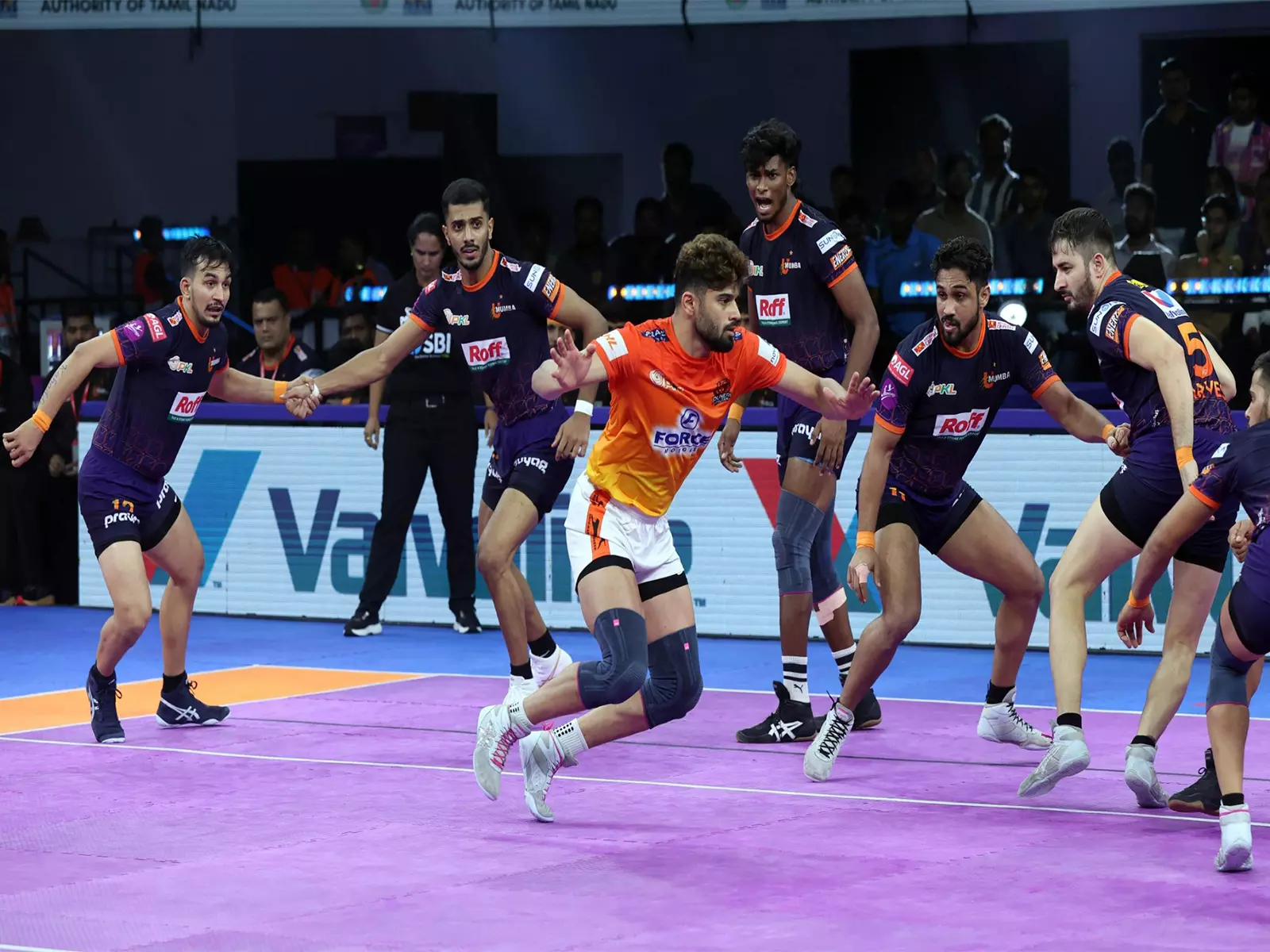 PKL 12: आदित्य शिंदे के 14 अंकों की बदौलत पुनेरी पल्टन ने यू मुंबा पर शानदार जीत दर्ज की PKL 12: आदित्य शिंदे के 14 अंकों की बदौलत पुनेरी पल्टन ने यू मुंबा पर शानदार जीत दर्ज की