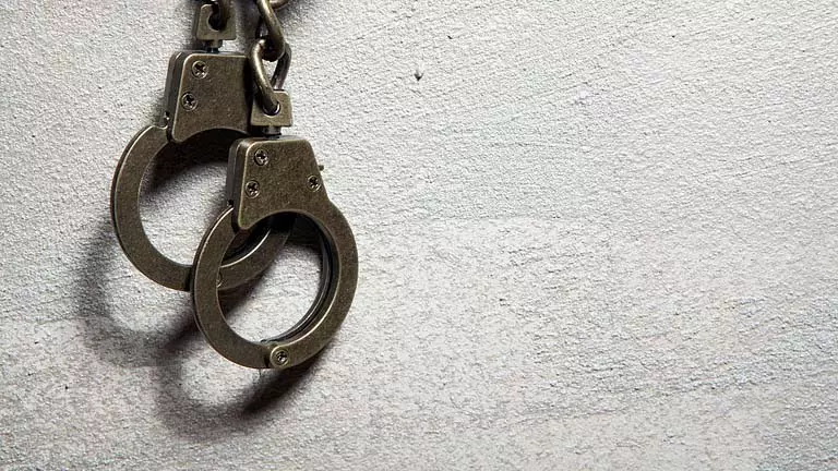 police के पीछा करने पर बदमाशों ने बच्चे को बाइक से फेंका police के पीछा करने पर बदमाशों ने बच्चे को बाइक से फेंका