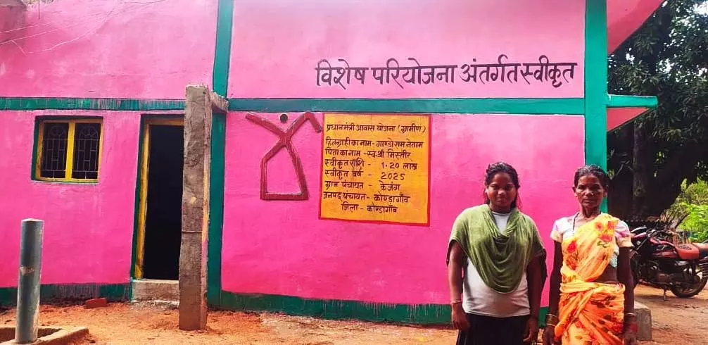 विकास और शांति की नई सुबह: प्रधानमंत्री आवास योजना से नक्सल प्रभावित परिवार की बदली जिंदगी विकास और शांति की नई सुबह: प्रधानमंत्री आवास योजना से नक्सल प्रभावित परिवार की बदली जिंदगी