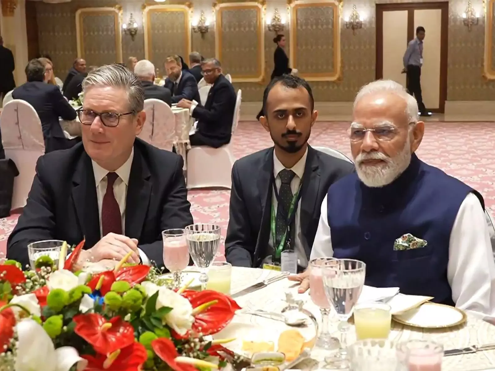 पीएम मोदी ने सफायर की शास्त्रीय प्रस्तुति की सराहना की पीएम मोदी ने सफायर की शास्त्रीय प्रस्तुति की सराहना की