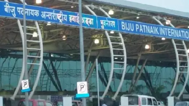 174 यात्रियों को लेकर उड़ रहे विमान की भुवनेश्वर में आपात लैंडिंग 174 यात्रियों को लेकर उड़ रहे विमान की भुवनेश्वर में आपात लैंडिंग