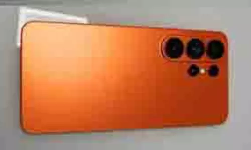 Samsung Galaxy S26 Ultra:  इन फीचर्स के साथ ऑरेंज कलर में आएगा गैलेक्सी S26 अल्ट्रा