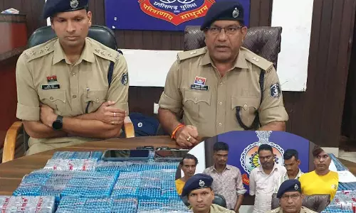 मुर्दाघर के पास नशीली कैप्सूल बेचते 5 तस्कर गिरफ्तार, नशे के व्यापार पर कार्रवाई मुर्दाघर के पास नशीली कैप्सूल बेचते 5 तस्कर गिरफ्तार, नशे के व्यापार पर कार्रवाई