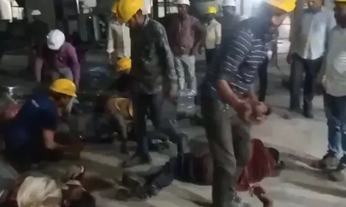 4 मजदूरों की मौत मामले में प्लांट मालिक पर कार्रवाई, मजिस्ट्रियल जांच के लिए टीम का गठन 4 मजदूरों की मौत मामले में प्लांट मालिक पर कार्रवाई, मजिस्ट्रियल जांच के लिए टीम का गठन