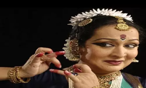 घर से कई कीमती साड़ियां चोरी, केस दर्ज