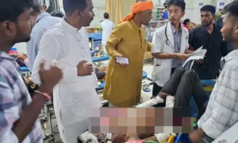 Assam: रैली के लिए जा रहे लोगों की गाड़ी दुर्घटनाग्रस्त, 4 गंभीर रूप से घायल Assam: रैली के लिए जा रहे लोगों की गाड़ी दुर्घटनाग्रस्त, 4 गंभीर रूप से घायल