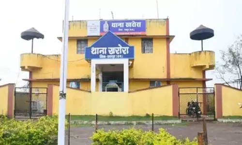 बलात्कारी को थाने से छोड़ा और फरार बता रहे पुलिसवाले, नामी सेठ है दरिंदा