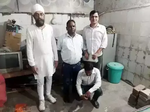Faridabad: बिना डिग्री क्लीनिक चलाने वाला फर्जी डॉक्टर पुलिस के हत्थे चढ़ा Faridabad: बिना डिग्री क्लीनिक चलाने वाला फर्जी डॉक्टर पुलिस के हत्थे चढ़ा