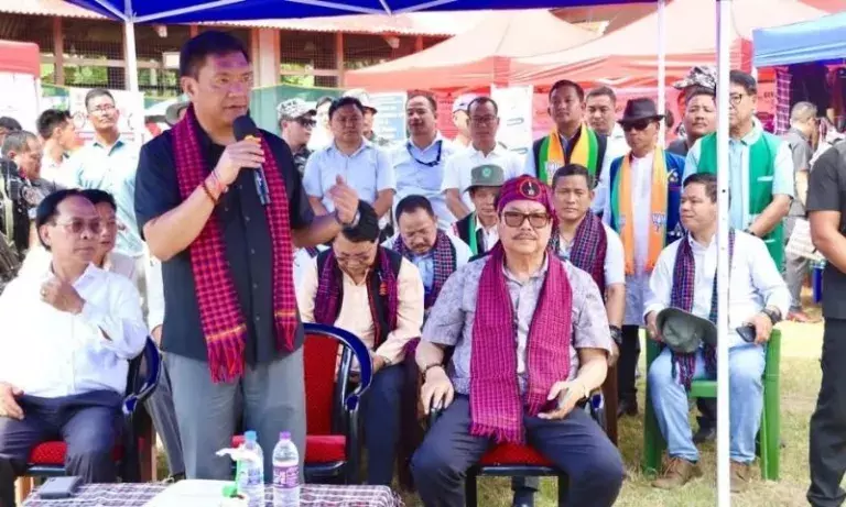 Arunachal CM ने चकमा-हाजोंग समझौते से इनकार किया, आदिवासी भूमि की रक्षा की Arunachal CM ने चकमा-हाजोंग समझौते से इनकार किया, आदिवासी भूमि की रक्षा की