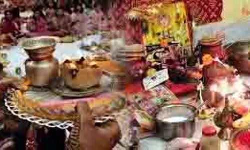 Karwa Chauth 2025: करवा चौथ की पूजा कौन सी दिशा में बैठकर करनी चाहिए Karwa Chauth 2025: करवा चौथ की पूजा कौन सी दिशा में बैठकर करनी चाहिए
