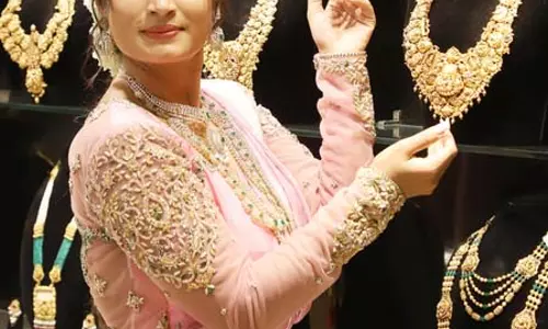 एमसीएक्स पर शुरुआती कारोबार में सोने और चांदी की कीमतों में गिरावट, रिकॉर्ड ऊंचाई पर मुनाफावसूली