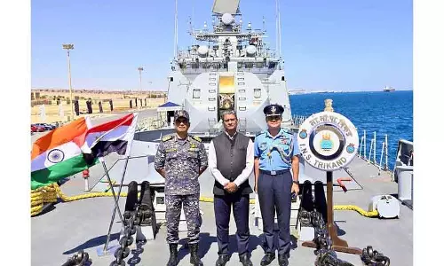 INS त्रिकांड ने परिचालन तैनाती पर मिस्र के सफागा का दौरा किया INS त्रिकांड ने परिचालन तैनाती पर मिस्र के सफागा का दौरा किया