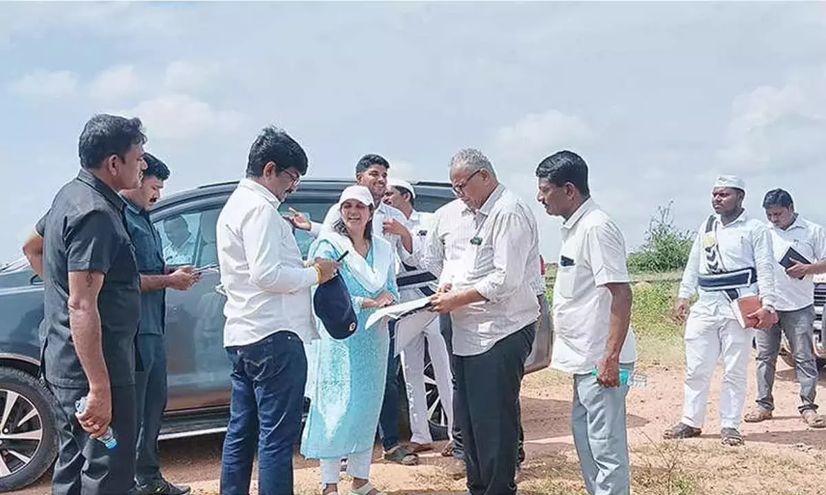 कलेक्टर ने प्रधानमंत्री के दौरे की तैयारियों की समीक्षा की