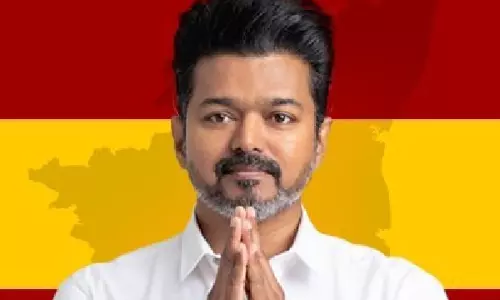 Vijay ने करूर भगदड़ पीड़ितों से मिलने की अनुमति के लिए डीजीपी से मांगी मंजूरी Vijay ने करूर भगदड़ पीड़ितों से मिलने की अनुमति के लिए डीजीपी से मांगी मंजूरी
