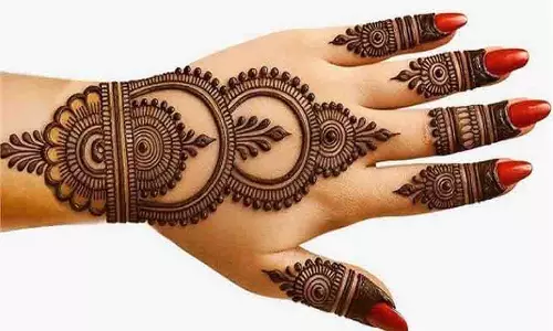 Karwa Chauth 2025: सिर्फ 10 मिनट में लगाएं ये Simple Mehndi Designs, हाथों में आएगा ग्लो Karwa Chauth 2025: सिर्फ 10 मिनट में लगाएं ये Simple Mehndi Designs, हाथों में आएगा ग्लो