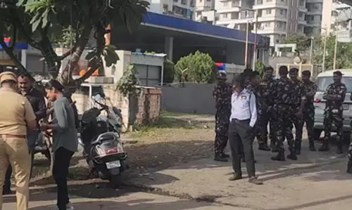 कट्टरता फैलाने की सूचना पर ATS ने 18 ठिकानों पर मारे छापे, कई हिरासत में कट्टरता फैलाने की सूचना पर ATS ने 18 ठिकानों पर मारे छापे, कई हिरासत में
