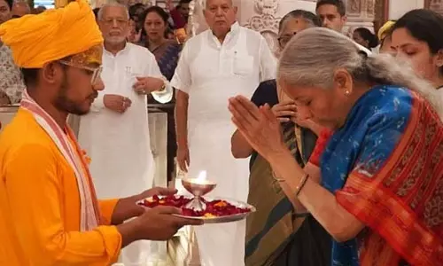 UP : निर्मला सीतारमण ने अयोध्या राम मंदिर में पूजा की UP : निर्मला सीतारमण ने अयोध्या राम मंदिर में पूजा की