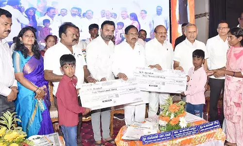 राज्य में 15 लाख असंगठित श्रमिकों को स्वास्थ्य कार्ड: Minister Santosh Lad राज्य में 15 लाख असंगठित श्रमिकों को स्वास्थ्य कार्ड: Minister Santosh Lad