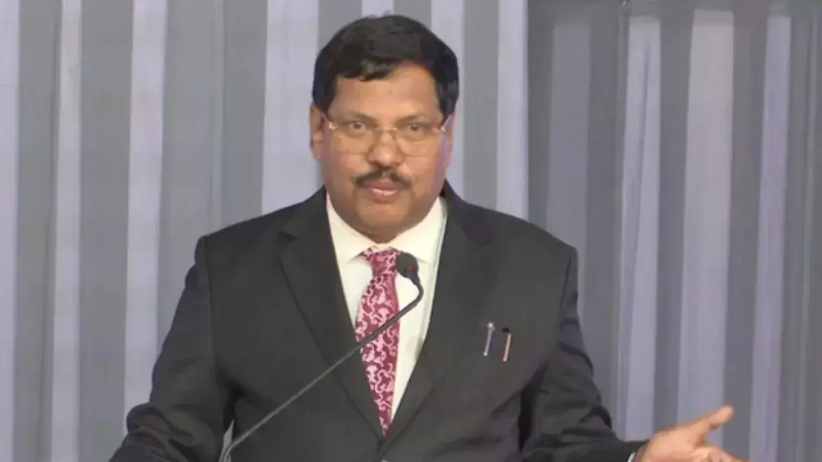 Bengaluru: पूर्व कमिश्नर ने CJI पर हमले को हिम्मत का परिचायक बताया Bengaluru: पूर्व कमिश्नर ने CJI पर हमले को हिम्मत का परिचायक बताया