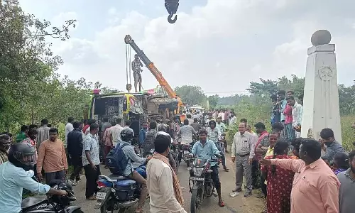Kolar : बस नहर में गिरी, 30 घायल