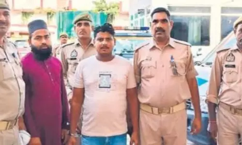 Bareilly: तौकीर के सहयोगी गिरफ्तार, जेल में बंद किए गए Bareilly: तौकीर के सहयोगी गिरफ्तार, जेल में बंद किए गए