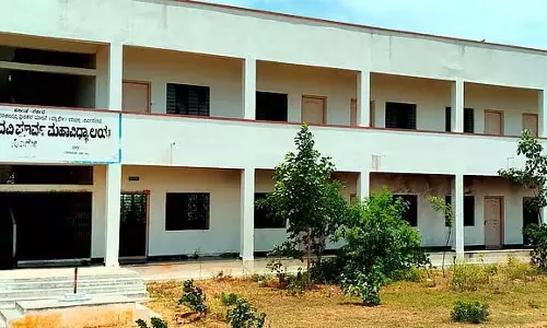 सुविधाओं के अभाव में सरकारी कॉलेज: छात्रों का नामांकन घट रहा है